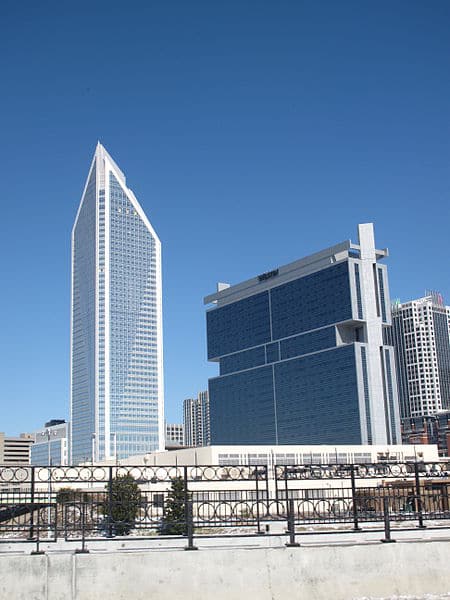 450px-Duke_Energy_Center_and_The_Westin_Charlotte_2010.jpg