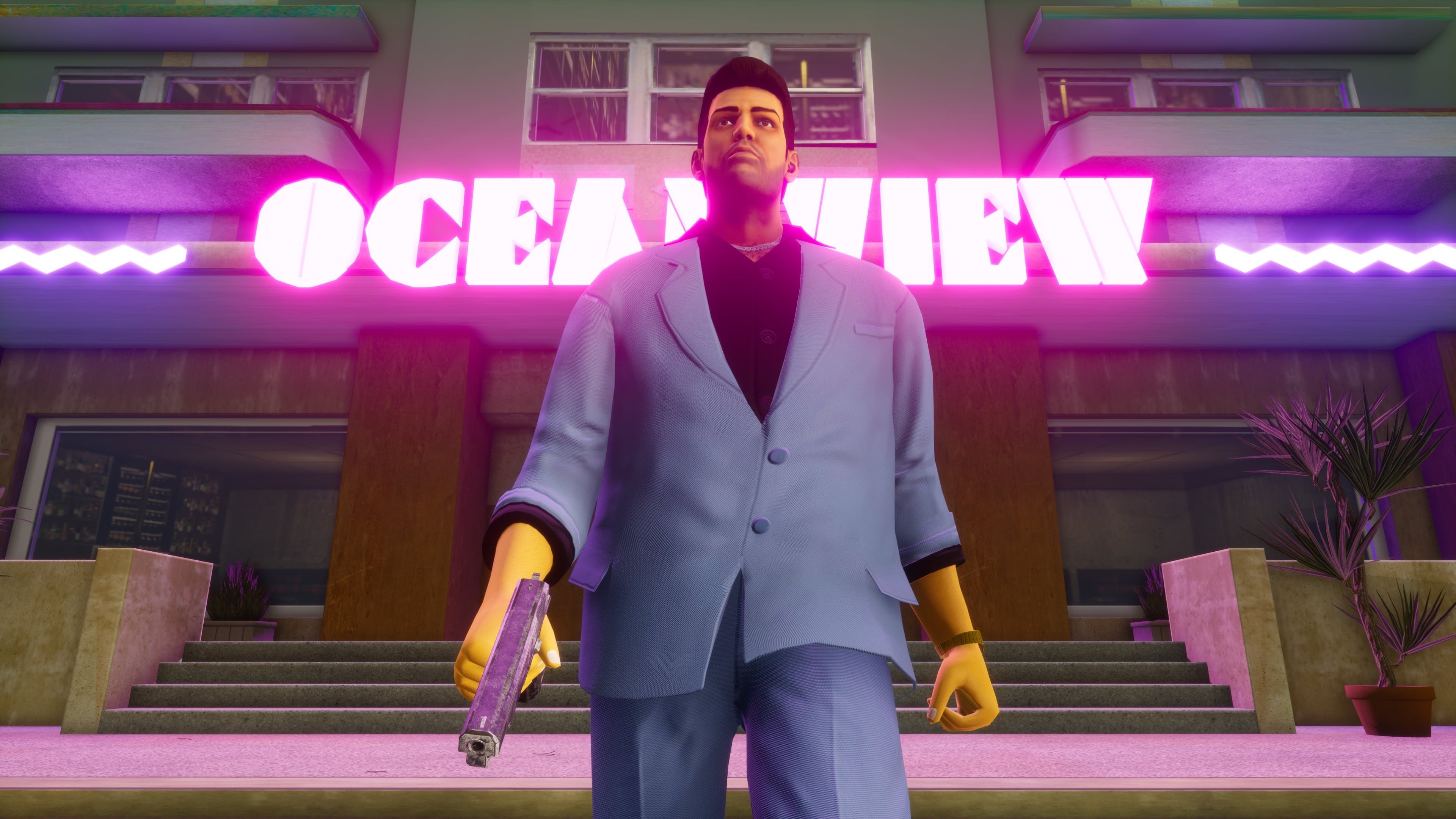 Tommy Vercetti outside of Ocean View hotel as seen in the Definitive Edition of the game.