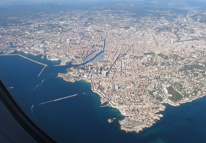 Aerial_view_of_Marseille_04.jpg
