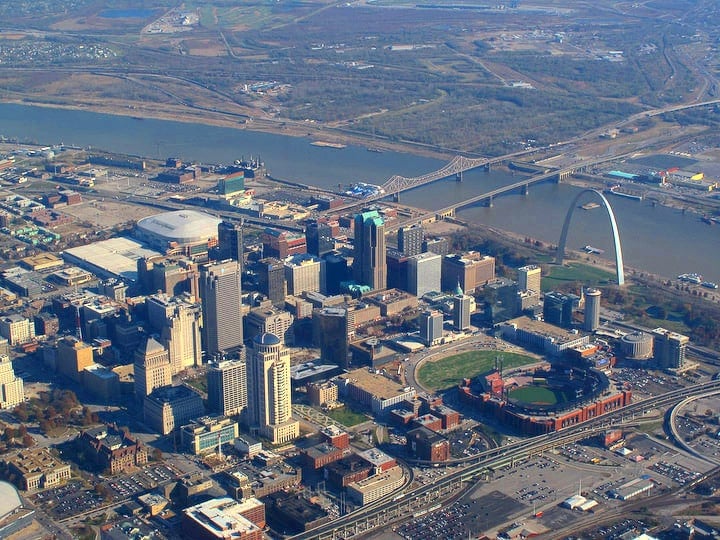 Aerial_view_of_St._Louis_Missouri_2008-11-19_edit.jpg