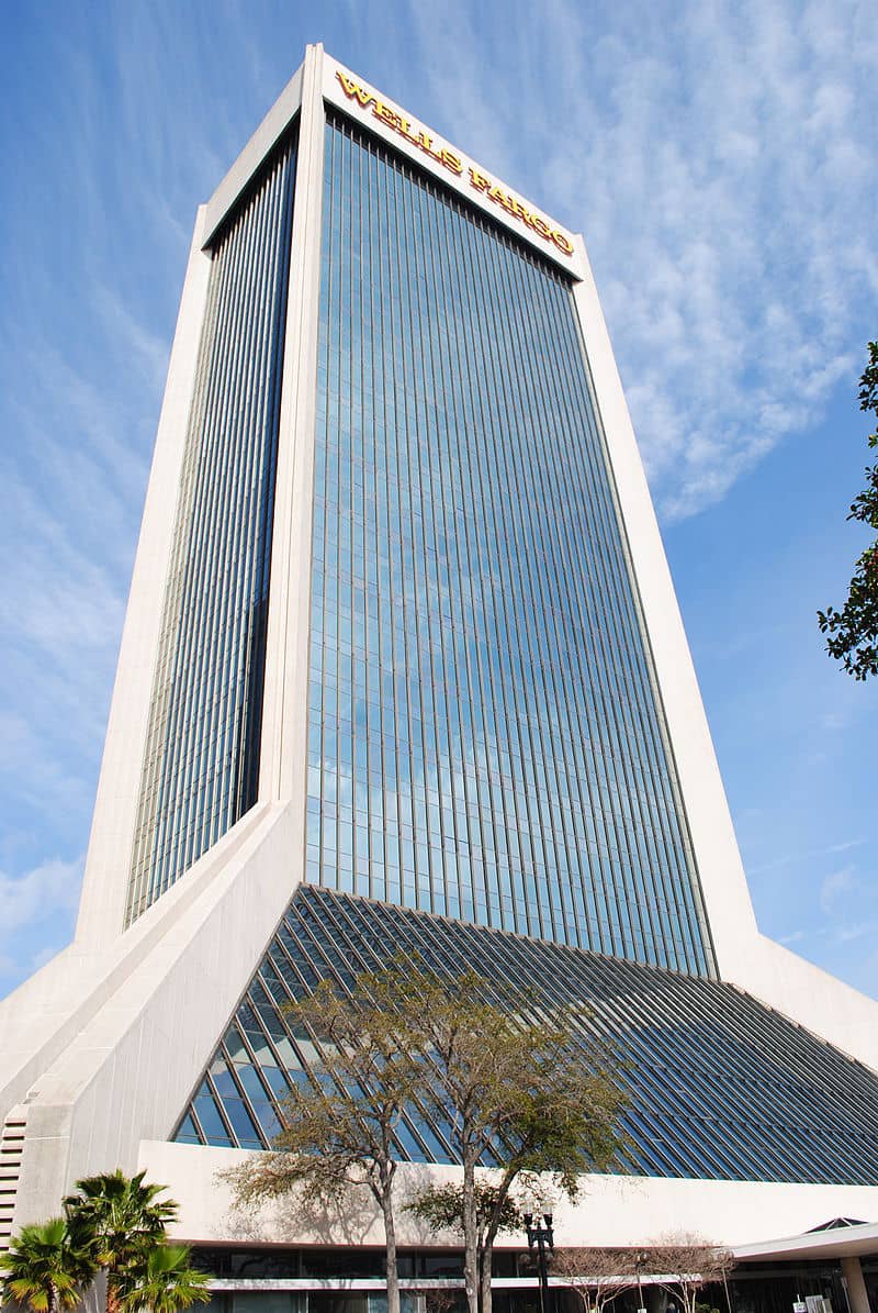 800px-WellsFargoJaxFL.jpg