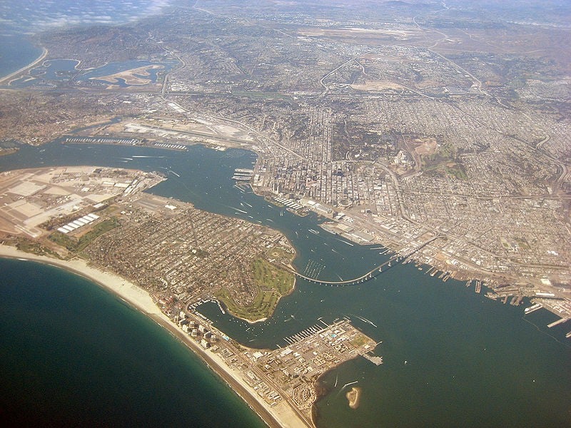 800px-OverCoronadoSanDiegoAug07.jpg