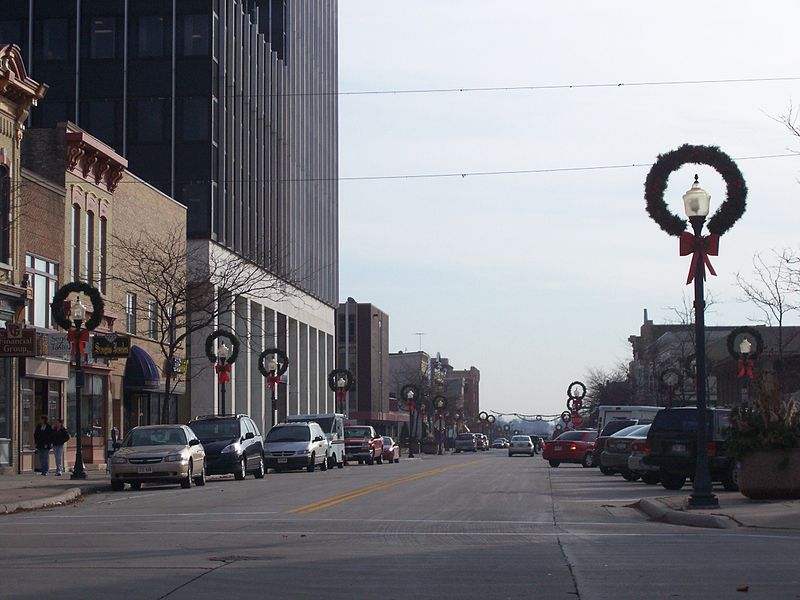 800px-SheboyganWisconsinDowntown2.jpg