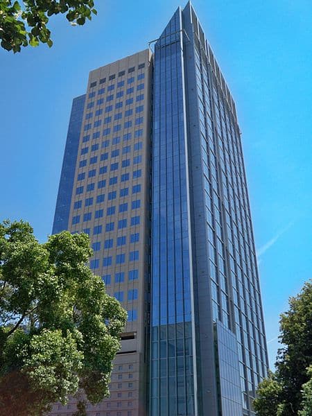 450px-US_Bank_Tower_ProfileSacramento.jpg