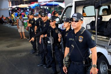 In-manila-police-welcome-arrival-of-president-duterte.jpg