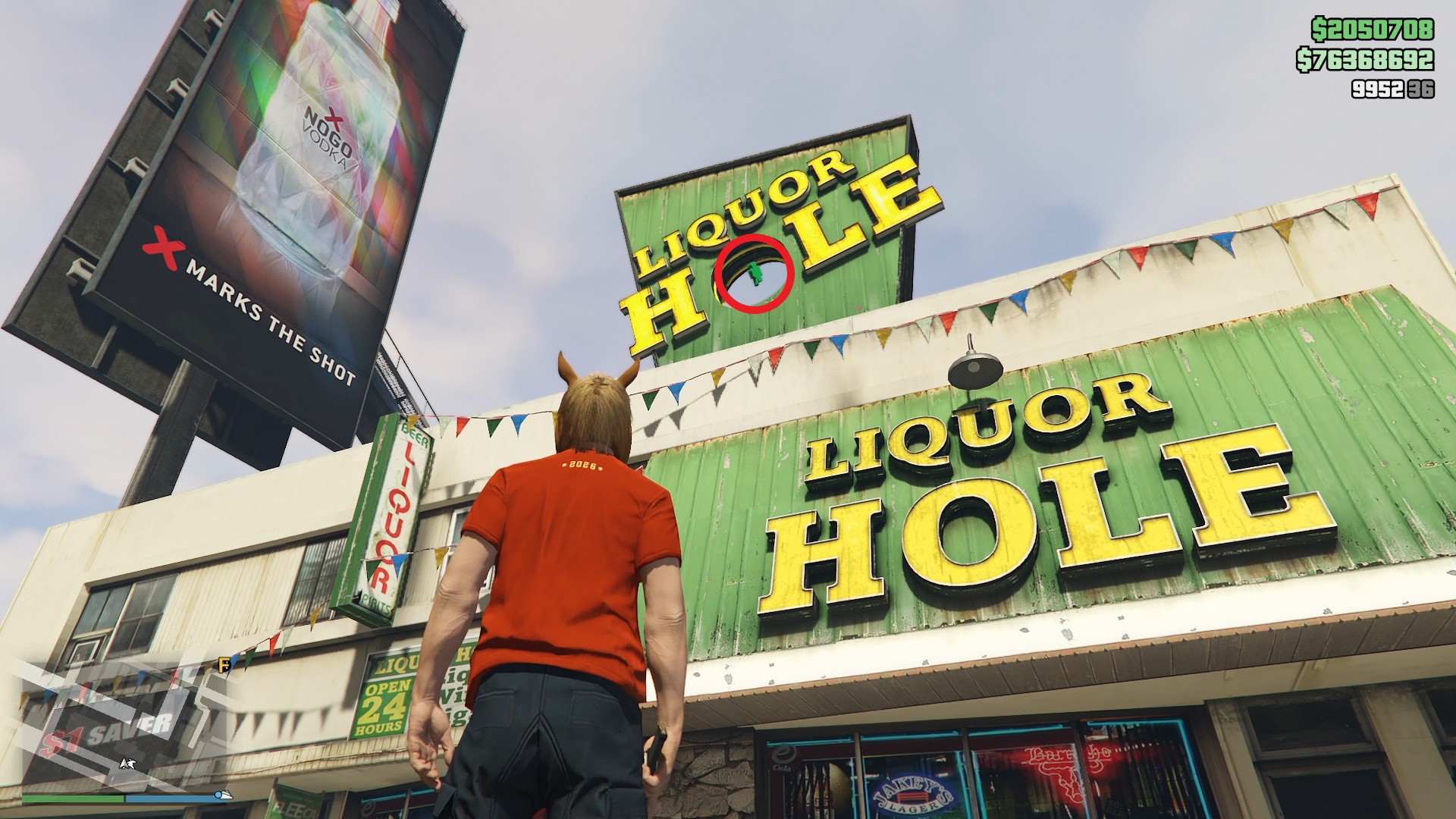 The lucky clover is hanging inside the "O" of the rooftop "Liquor Hole" sign on Palomino Avenue in Vespucci Canals.