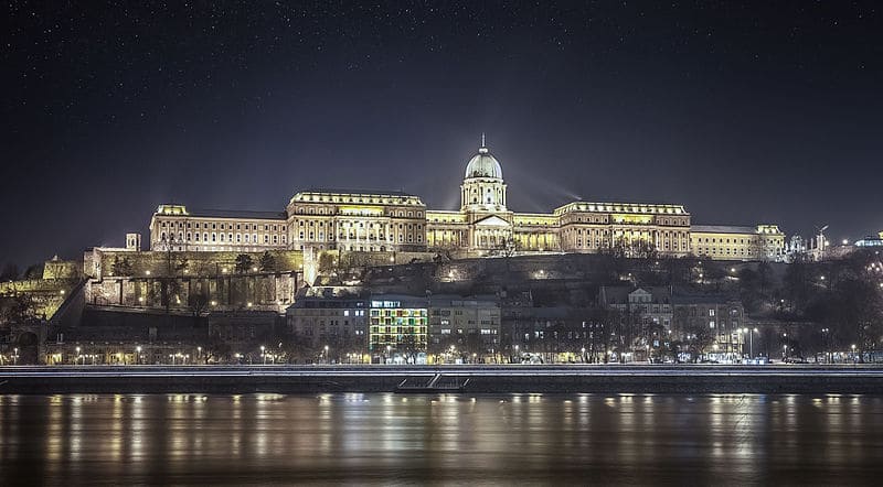 View_of_Buda_Castle_from_the_Danube_River._-_Budapest._61_365²_Opulencia_8261886103.jpg