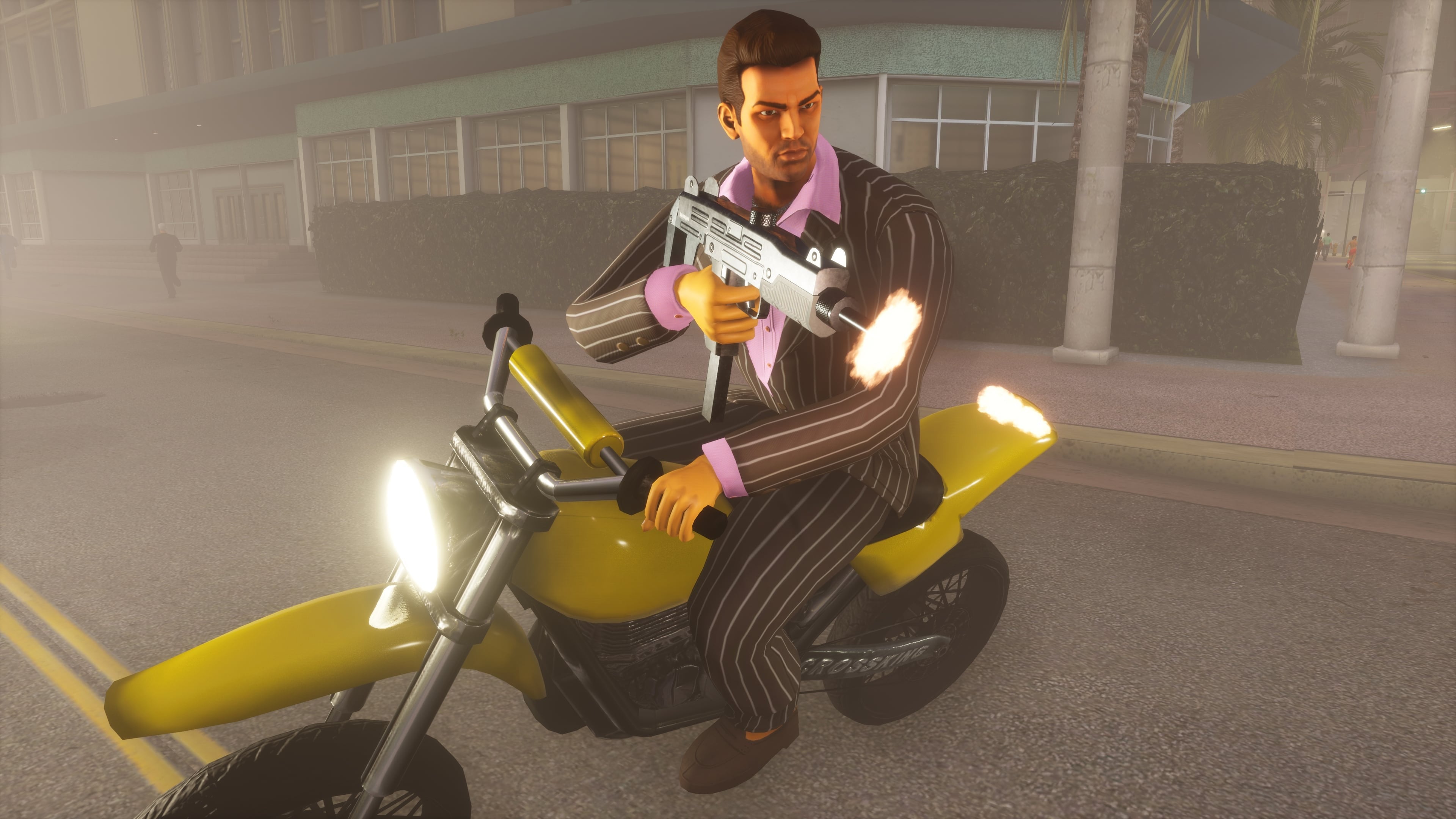 Tommy is riding a motorbike and shooting in the Definitive Edition.