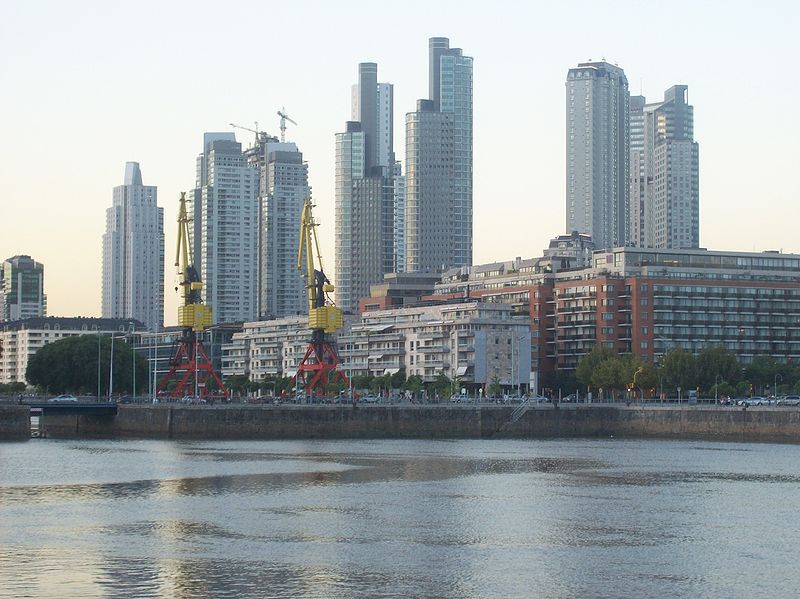 800px-Edificios_de_Puerto_Madero_al_anochecer_1.jpg