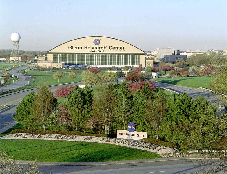 781px-Main_Gate_and_Hangar_at_the_Glenn_Research_Center_-_GPN-2000-002005.jpg