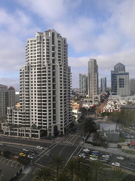 450px-Down_town_san_diego_photo_d_ramey_logan.jpg