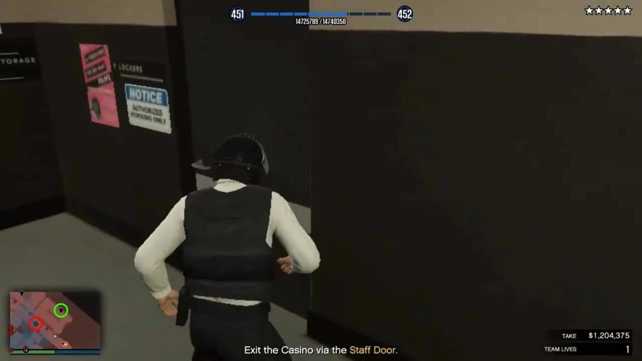 Heading inside the room where the NOOSE outfit (green circle) is, while being careful of the patrolling guard (red circle)
