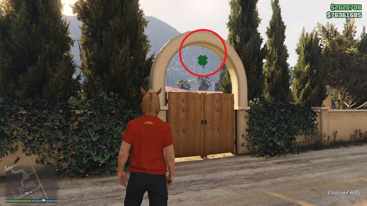 The lucky clover is hanging under the arched gate entrance of Martin Madrazo's house in Vinewood Hills.
