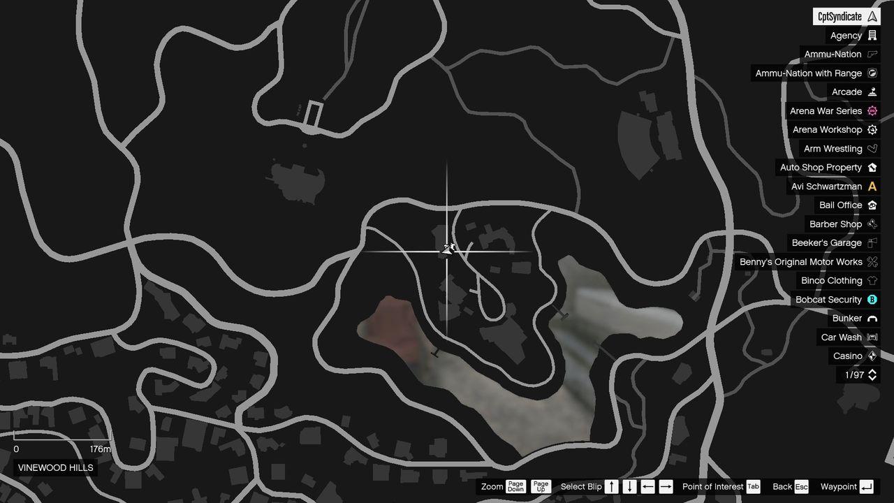The map shows the location of the lucky clover in Vinewood Hills.