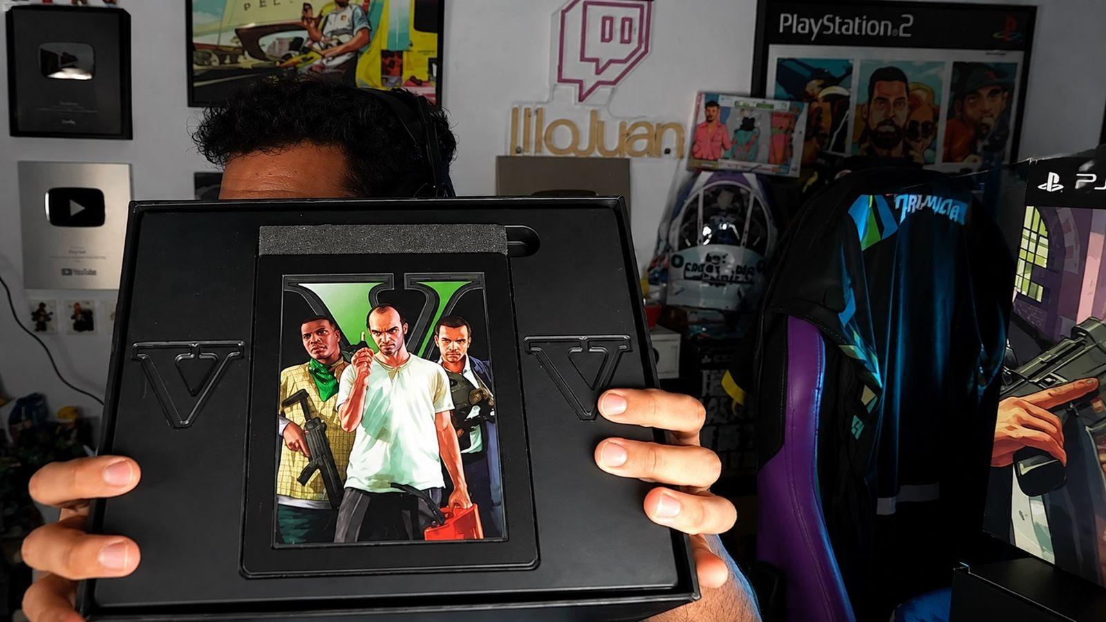 IlloJuan showed off his 2013 Grand Theft Auto V Collector's Edition, cap and all, and warned physical extras are dying.