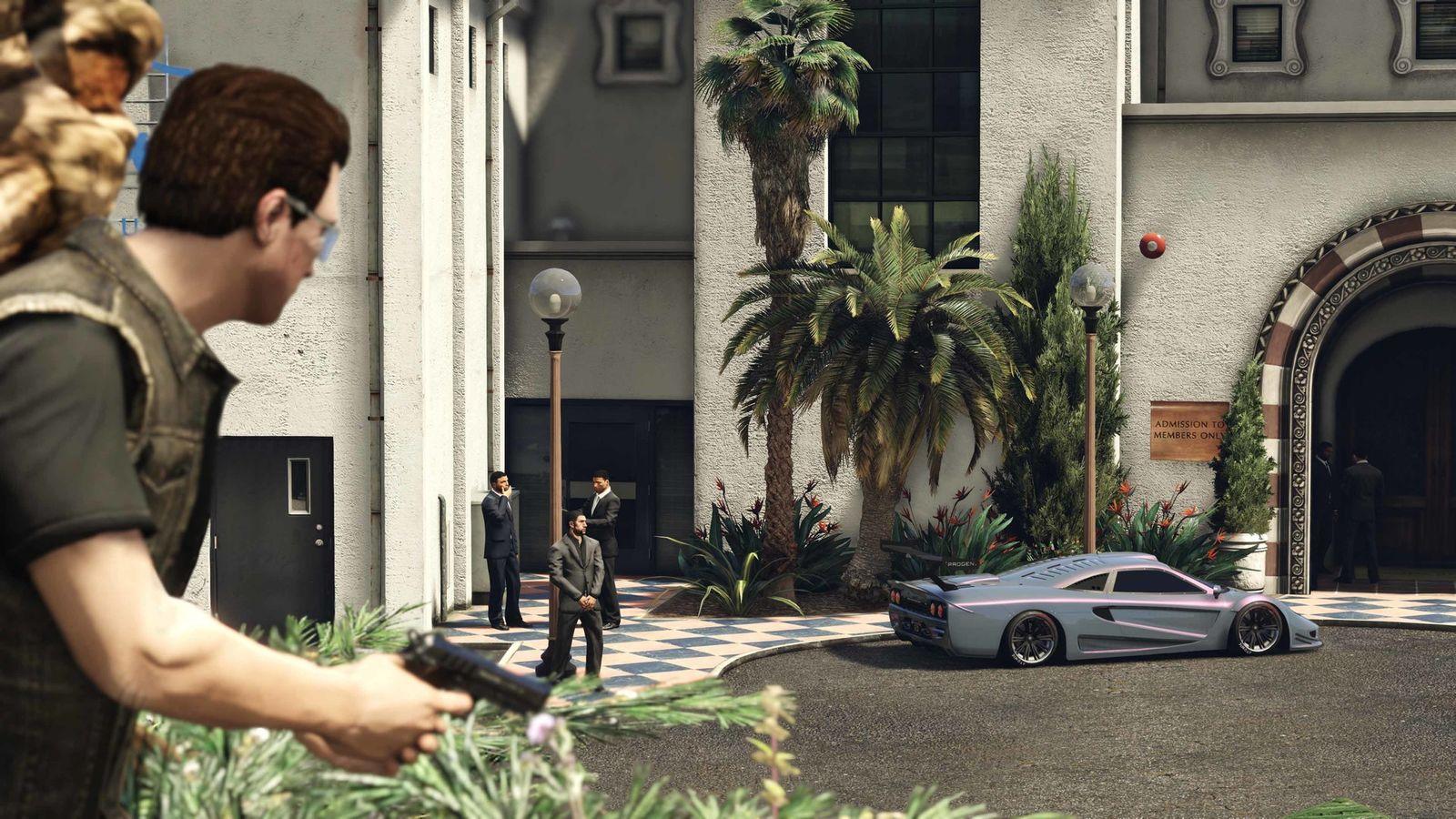 For what it's worth, most PCs that can run GTA Online should be able to upgrade to Windows 10 or 11 just fine.