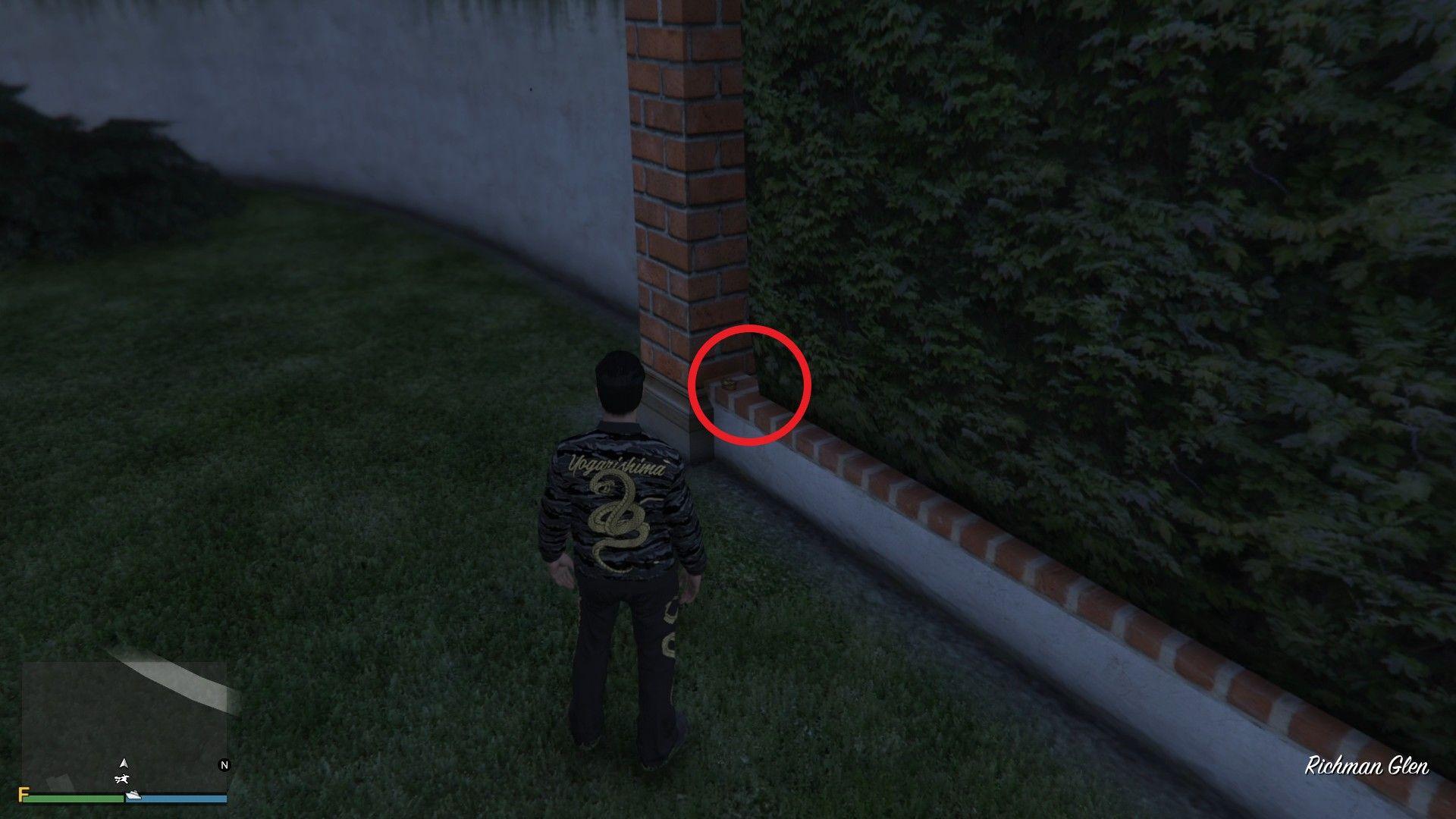 The Yuanbao is on the ledge of the wall on the right side of the tennis court.