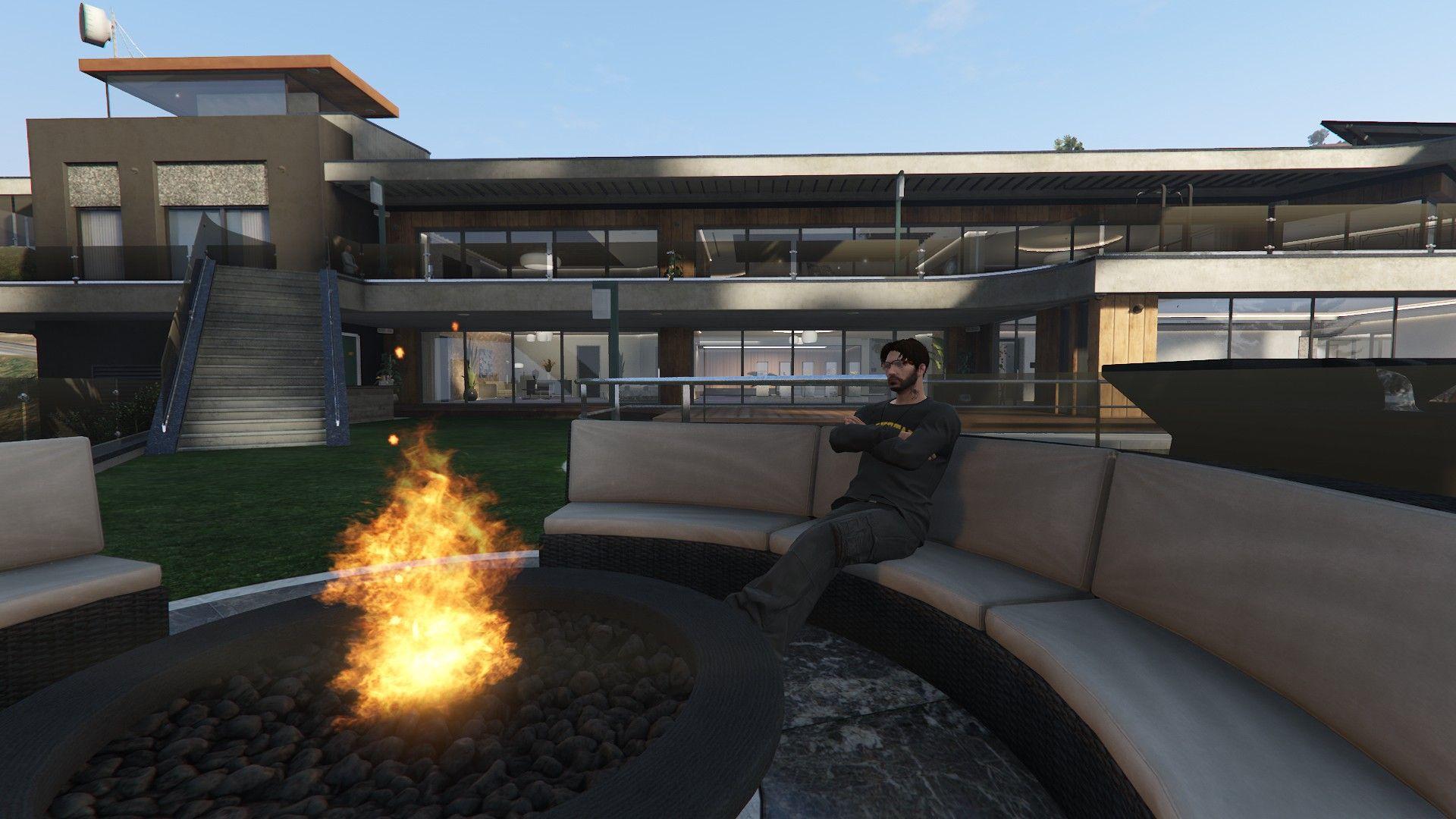 GTA Online character relaxing in the most expensive Mansion, the Richman Villa.