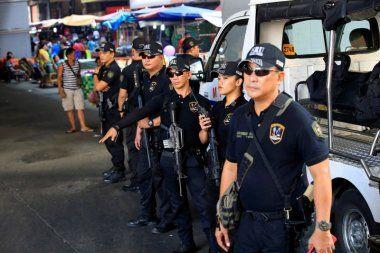 In-manila-police-welcome-arrival-of-president-duterte.jpg