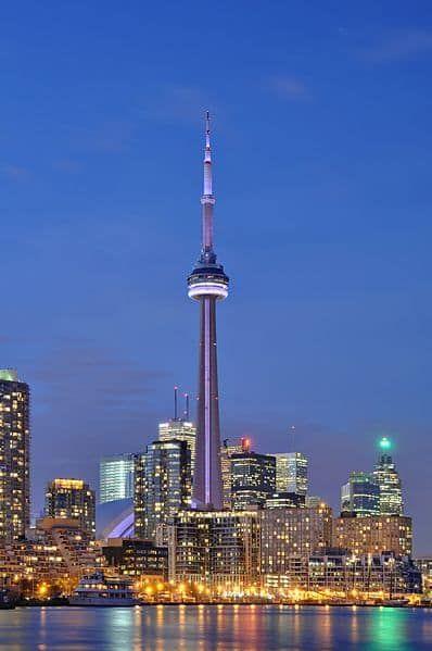 Toronto_-_ON_-_CN_Tower_bei_Nacht2.jpg