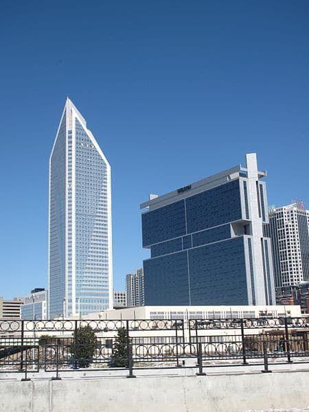 450px-Duke_Energy_Center_and_The_Westin_Charlotte_2010.jpg