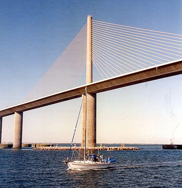 582px-Sunshine_Skyway_Bridge_-_Detail.jpg
