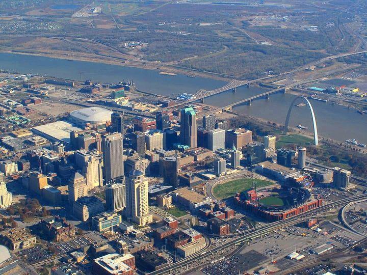 Aerial_view_of_St._Louis_Missouri_2008-11-19_edit.jpg