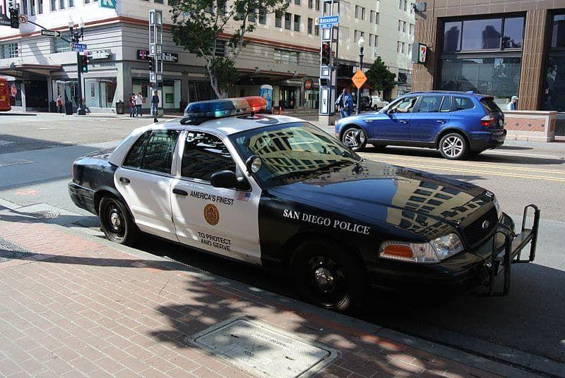 800px-San_Diego_Police_Department_car.jpg