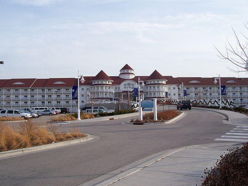 800px-BlueHarborResort.jpg