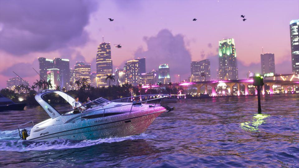 The Shitzu Squalo underway near Vice City's lit waterfront.